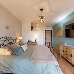 2 Nice Private Rooms With Pool And Garden Sea View