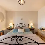 2 Nice Private Rooms With Pool And Garden Sea View